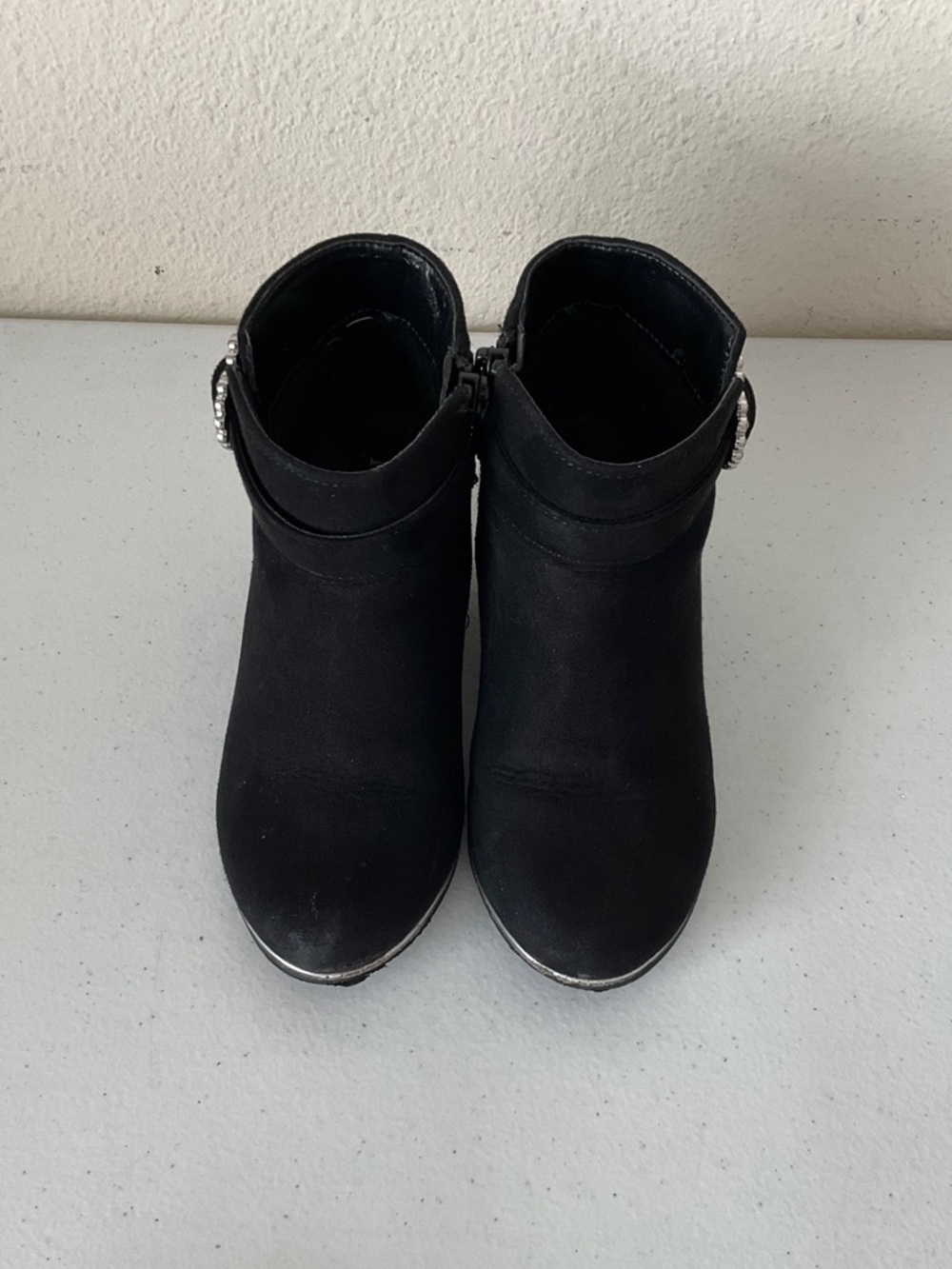 🌺$3.00 Final Price -The Children's Place Black Ankle Booties with Side Buckle